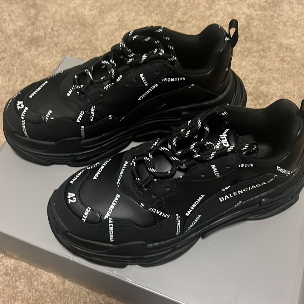 Black Balenciaga sneakers. Size 42 men’s